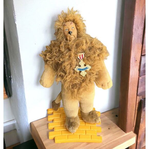 Vintage Wizard of Oz Figure Cowardly Lion Stuffed Animal 14" Stand Movie Plush - Picture 10 of 10